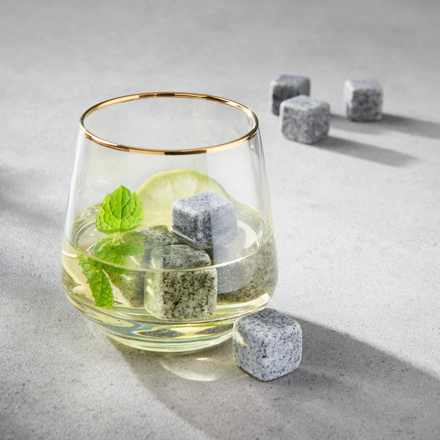 12 Kühlsteine Mit Samtbeutel ON THE ROCKS In Grau – Bild 2